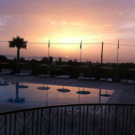 Ampavris Family Apartments คอสทาวน์ ภายนอก รูปภาพ