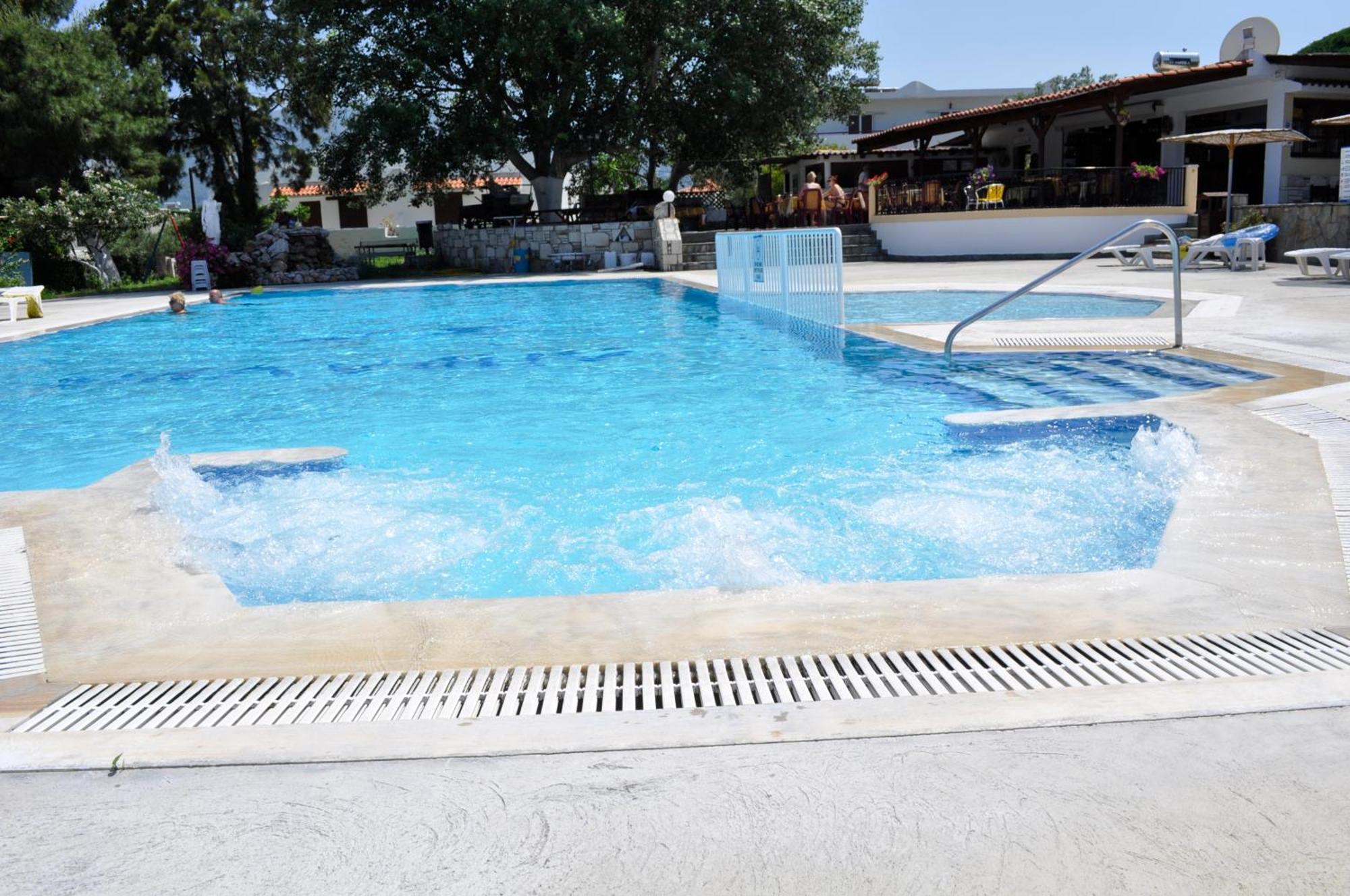 Ampavris Family Apartments คอสทาวน์ ภายนอก รูปภาพ