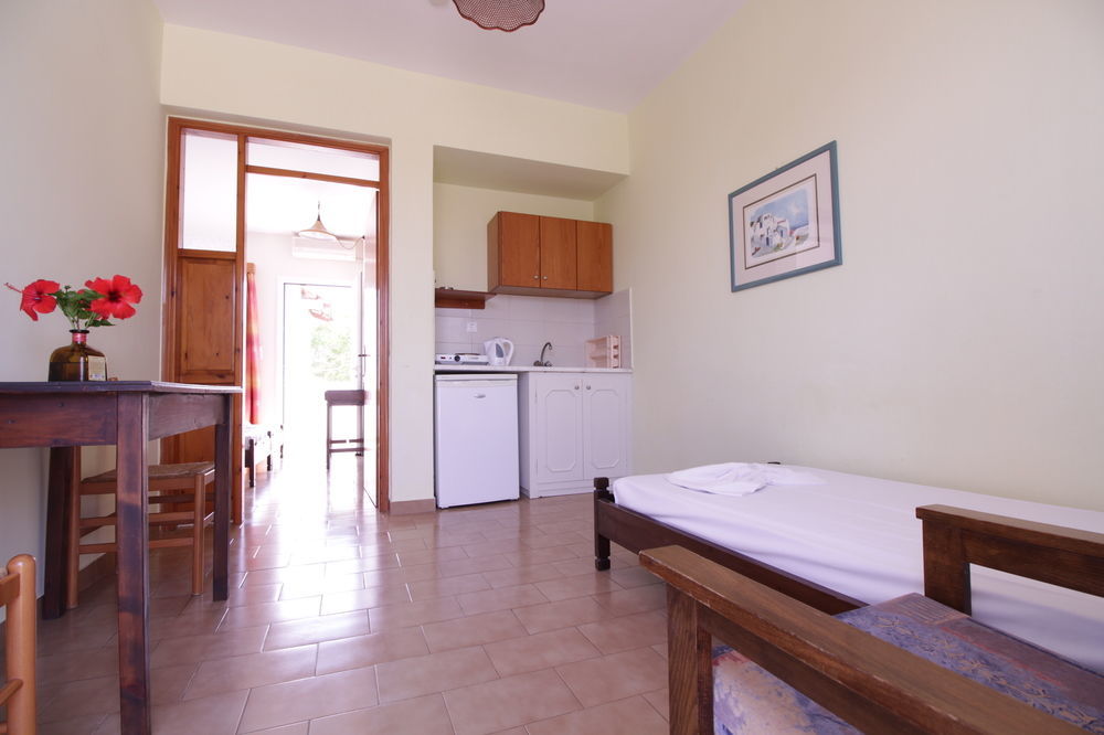 Ampavris Family Apartments คอสทาวน์ ภายนอก รูปภาพ