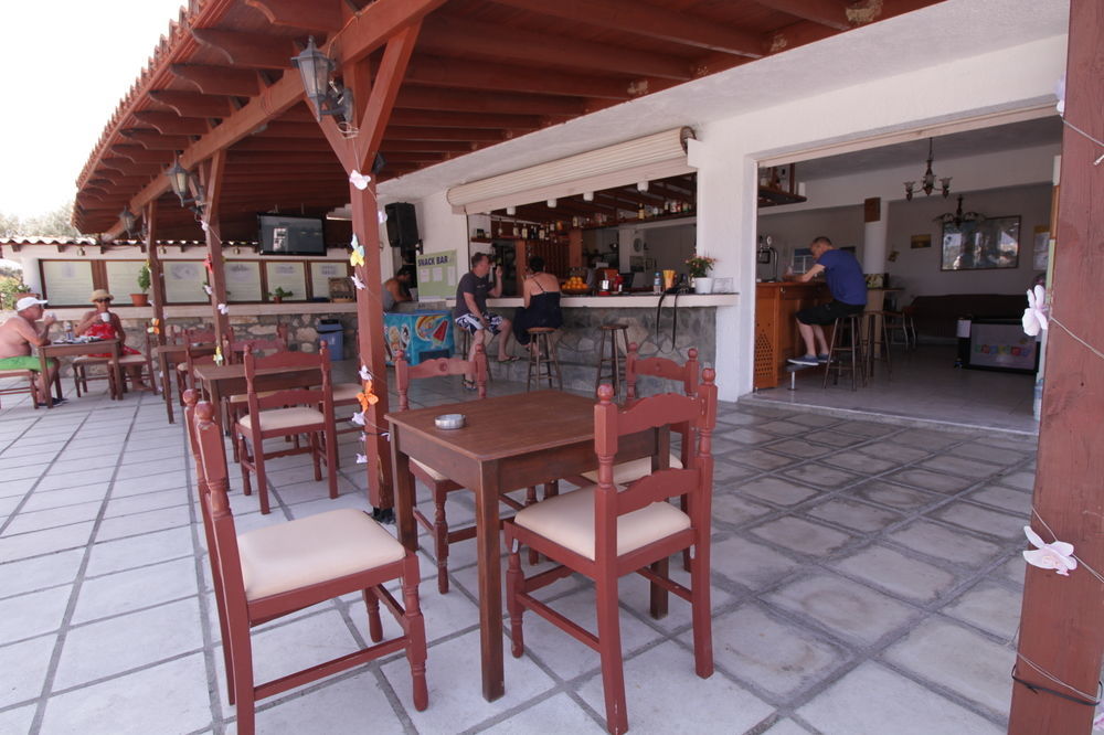 Ampavris Family Apartments คอสทาวน์ ภายนอก รูปภาพ