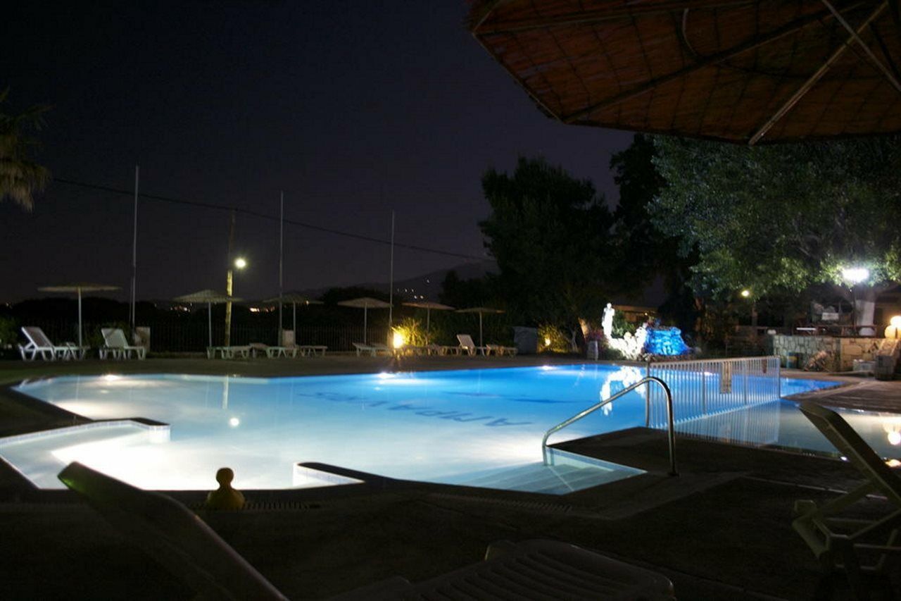 Ampavris Family Apartments คอสทาวน์ ภายนอก รูปภาพ